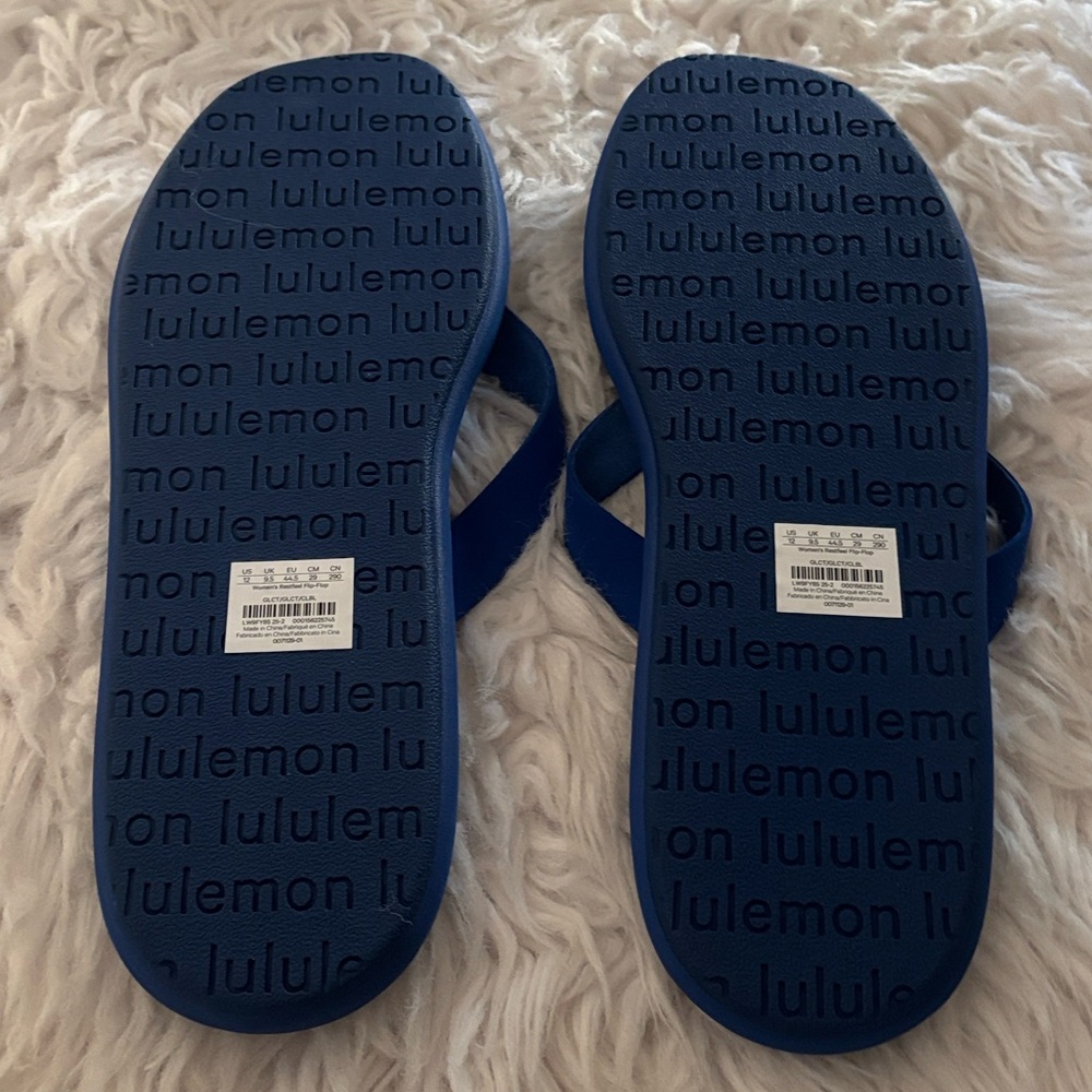 Lululemon Women's Restfeel Flip-Flop, Galactic Cobalt, Size 12 - Picture 4 of 7